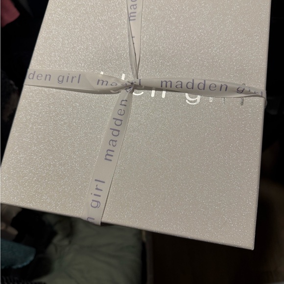 Madden Girl Blush Knit Beanie with Faux Fur Pom - Picture 2 of 2